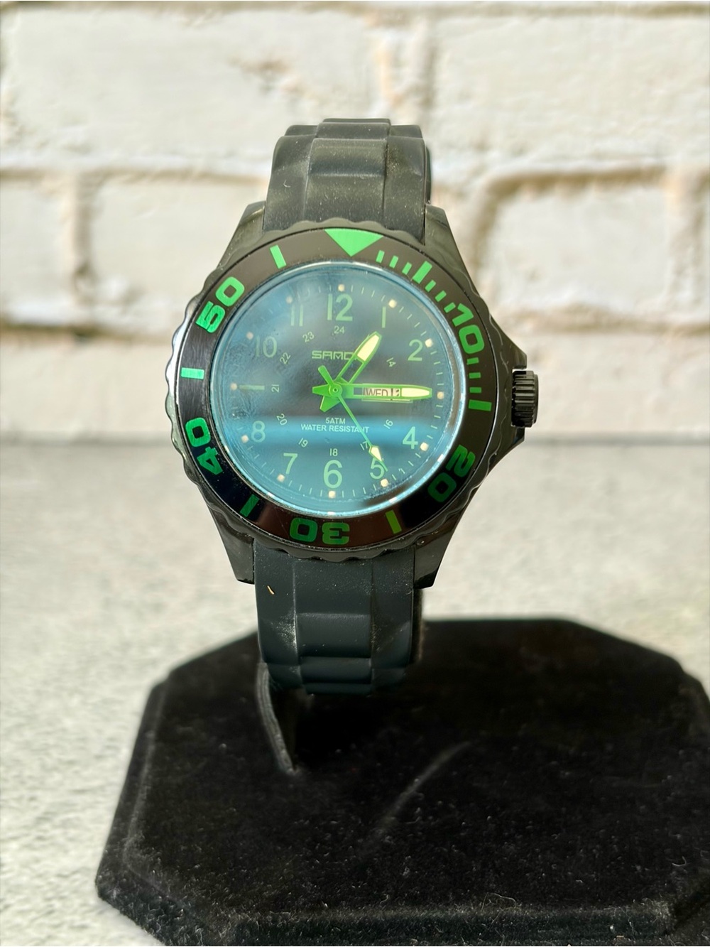 SAMDA P1033 Black Green Sport Quartz Watch Day Date 36mm New Battery